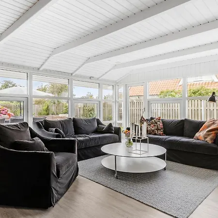 Three-bedroom In بيت للعطل