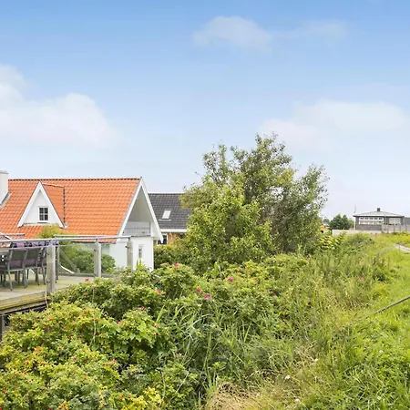 Three-bedroom In بيت للعطل *