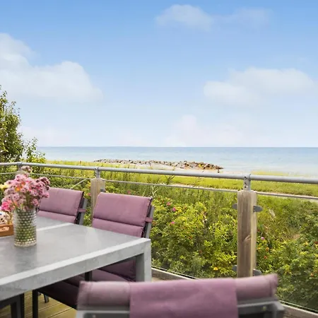 بيت للعطل Three-bedroom In *